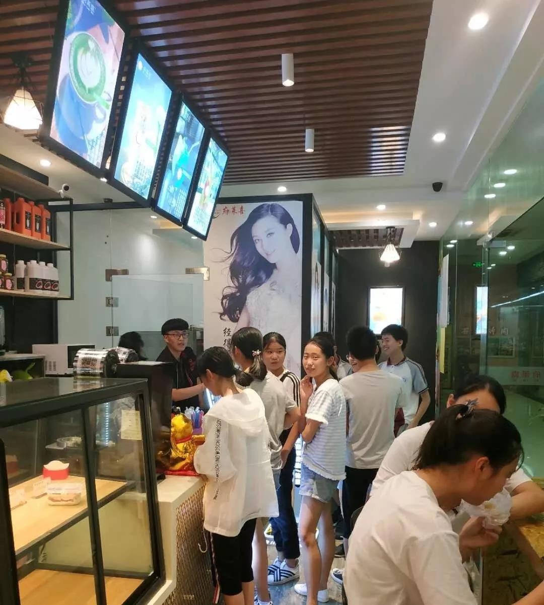 廣州金達(dá)咖啡飲品城-奶茶店裝修風(fēng)格的選擇<div   id=